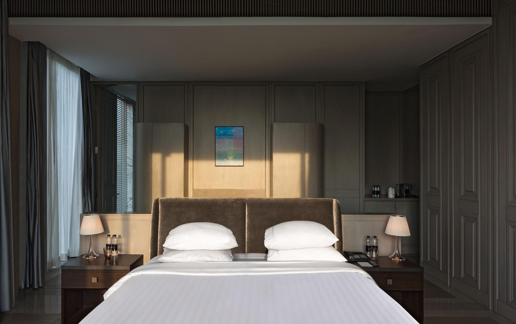 Roseate House New Delhi Hotel Bagian luar foto A bedroom at the Mandarin Oriental, Munich