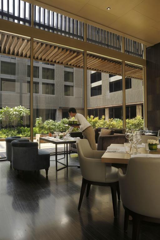 Roseate House New Delhi Hotel Bagian luar foto The restaurant