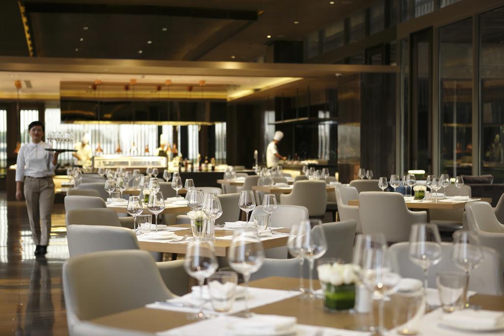 Roseate House New Delhi Hotel Bagian luar foto The restaurant