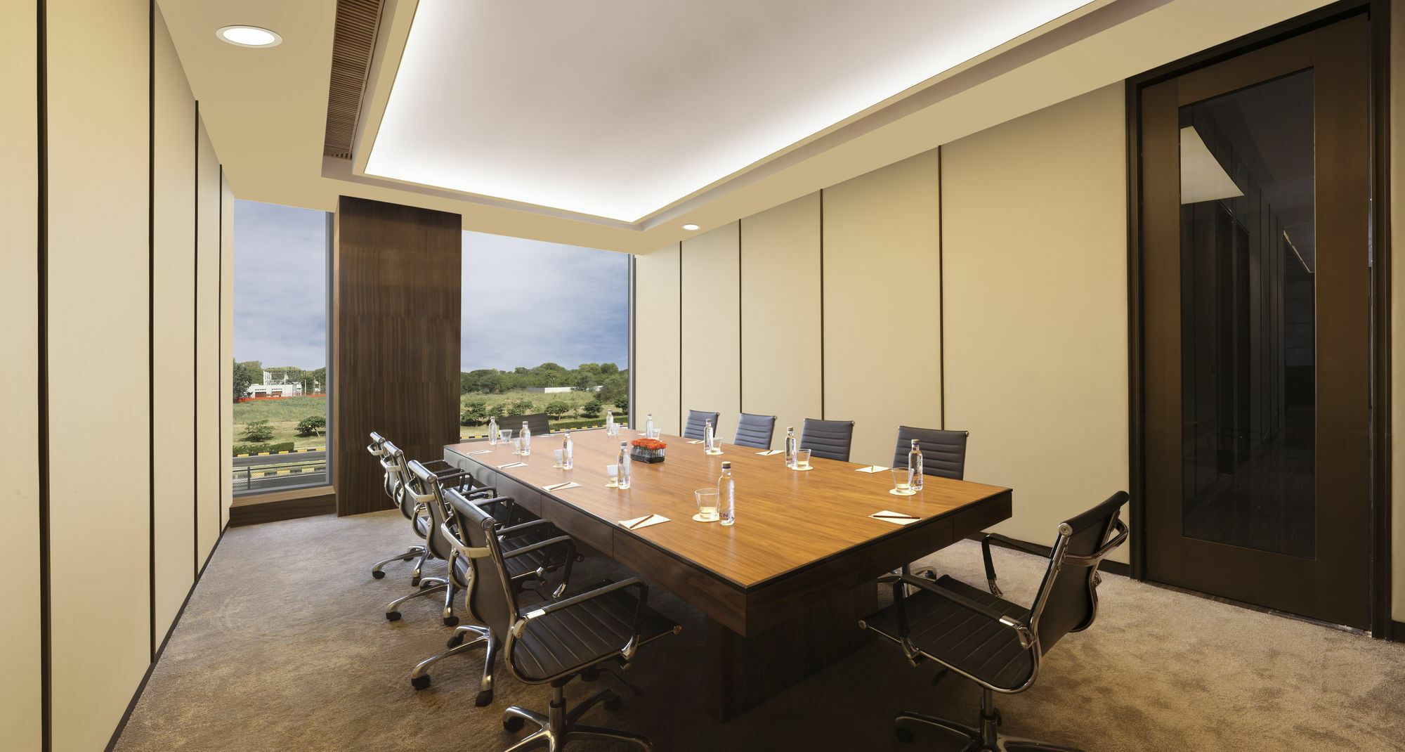 Roseate House New Delhi Hotel Bagian luar foto Boardroom