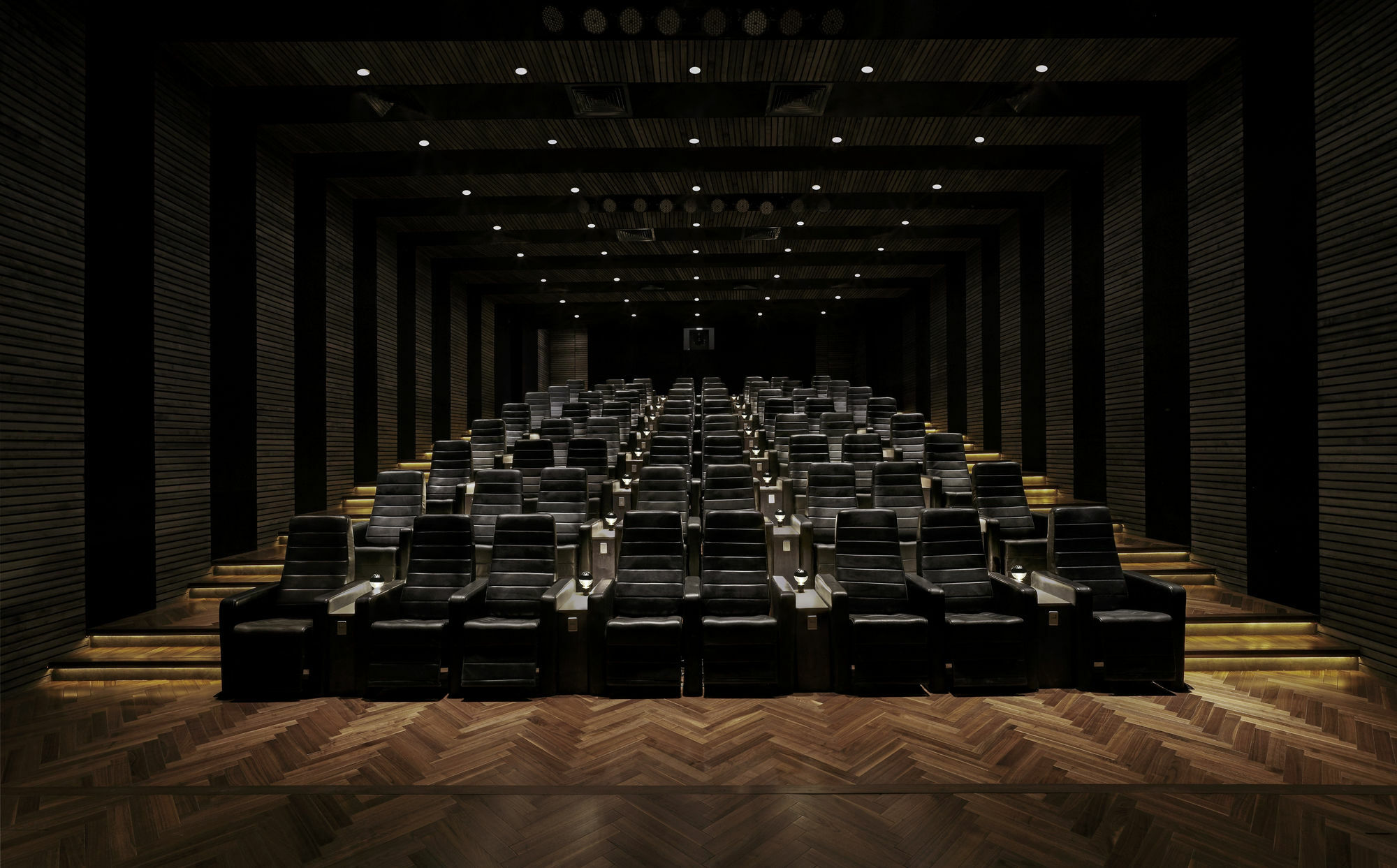Roseate House New Delhi Hotel Bagian luar foto The interior of the main auditorium