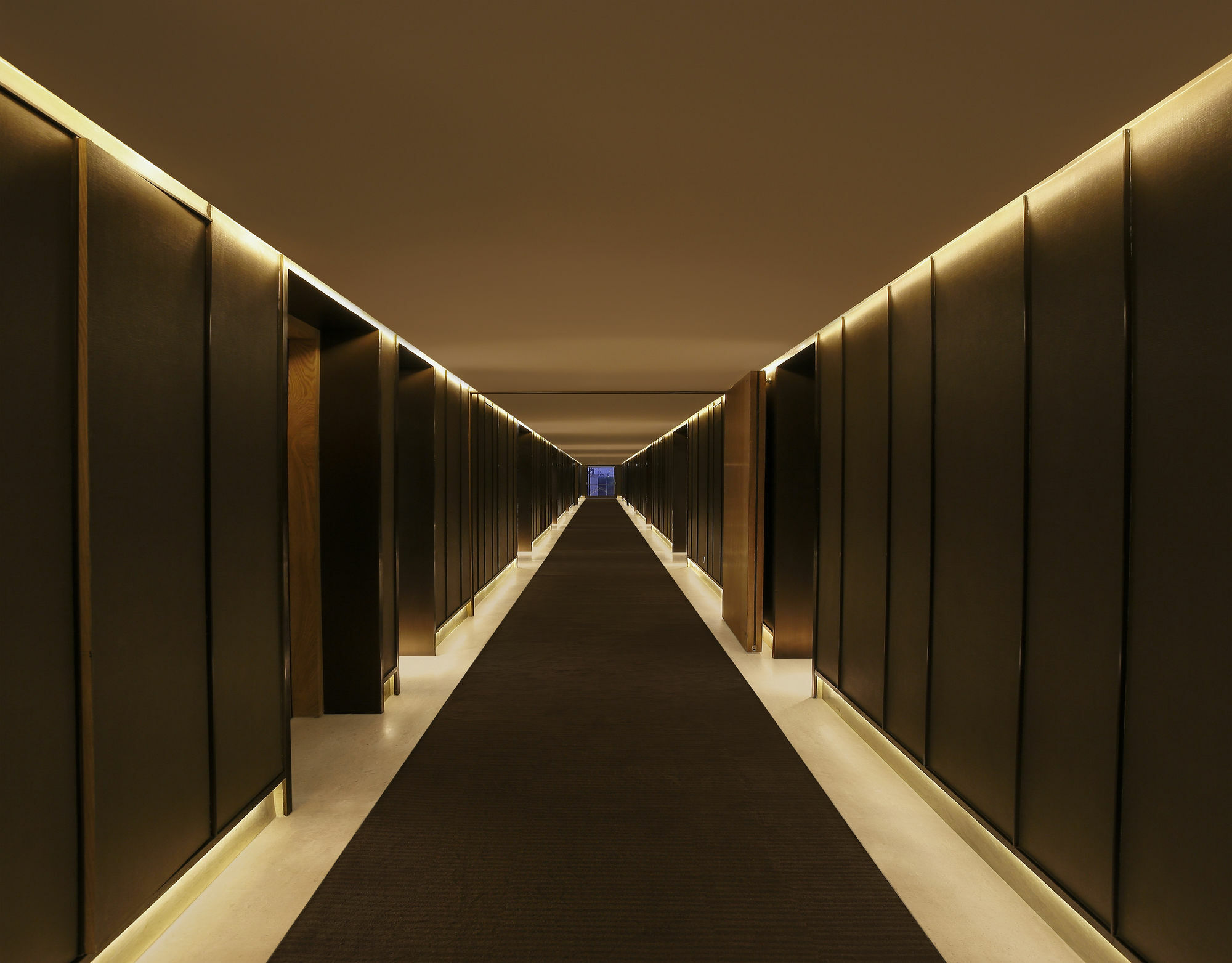 Roseate House New Delhi Hotel Bagian luar foto The "tunnel"